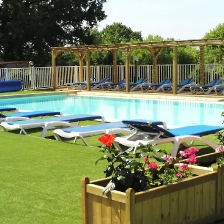 Kemping Mobil 27m² Avec Terrasse - 5 Personnes - Api-1-52-308