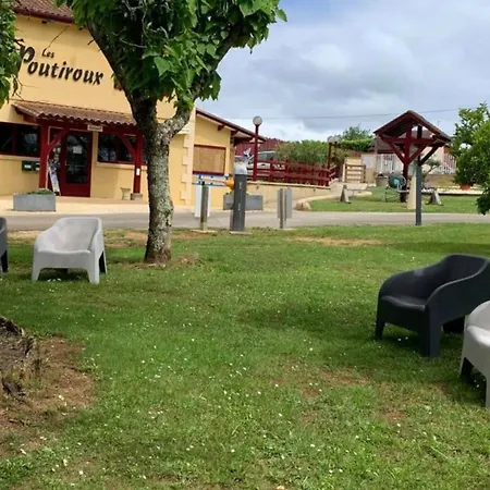 Campingplatz Mobil 27m² Avec Terrasse - 5 Personnes - Api-1-52-308