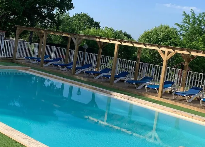 Kemping Mobil 27m² Avec Terrasse - 5 Personnes - Api-1-52-308 Limeuil