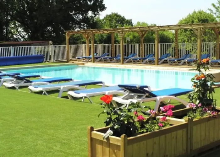 Kemping Mobil 27m² Avec Terrasse - 5 Personnes - Api-1-52-308