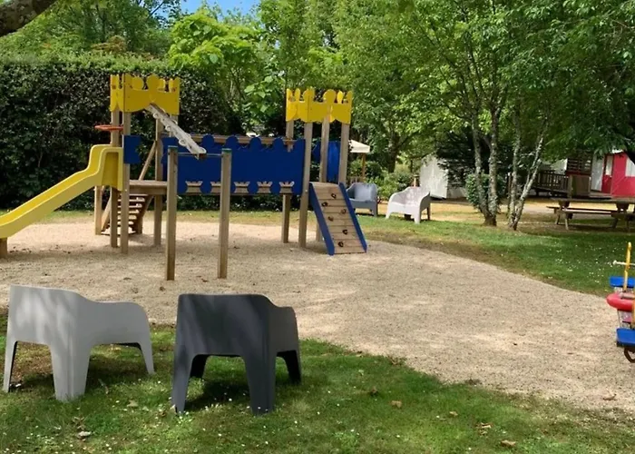 Mobil 27m² Avec Terrasse - 5 Personnes - Api-1-52-308 Kemping *